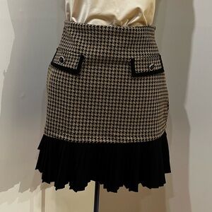Flounce Houndstooth Skirt with Black Trim